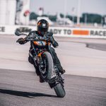 KTM 890 DUKE – Action-1