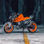 551991_MY24 KTM 990 DUKE_Static_Static_STATIC_02_STATIC