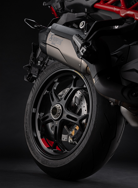 Pirelli Diablo Rosso IV