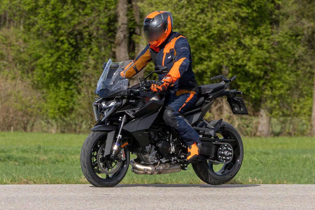 2025 KTM 1390 Super Duke GT